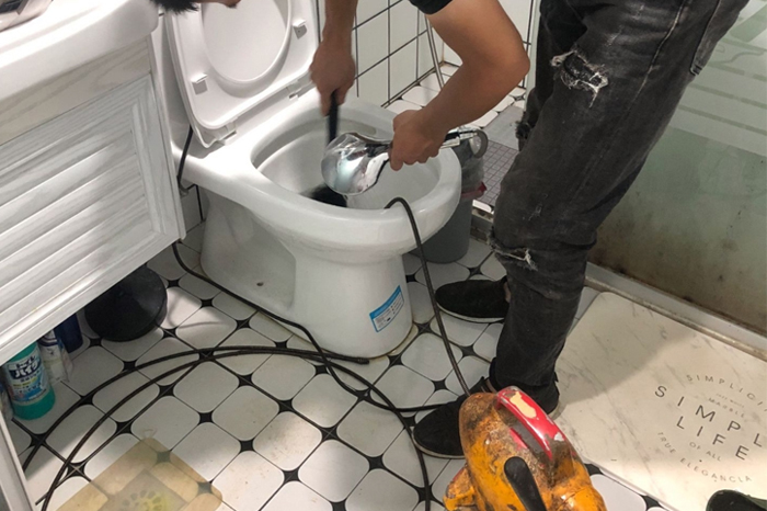 大安镇疏通下水道