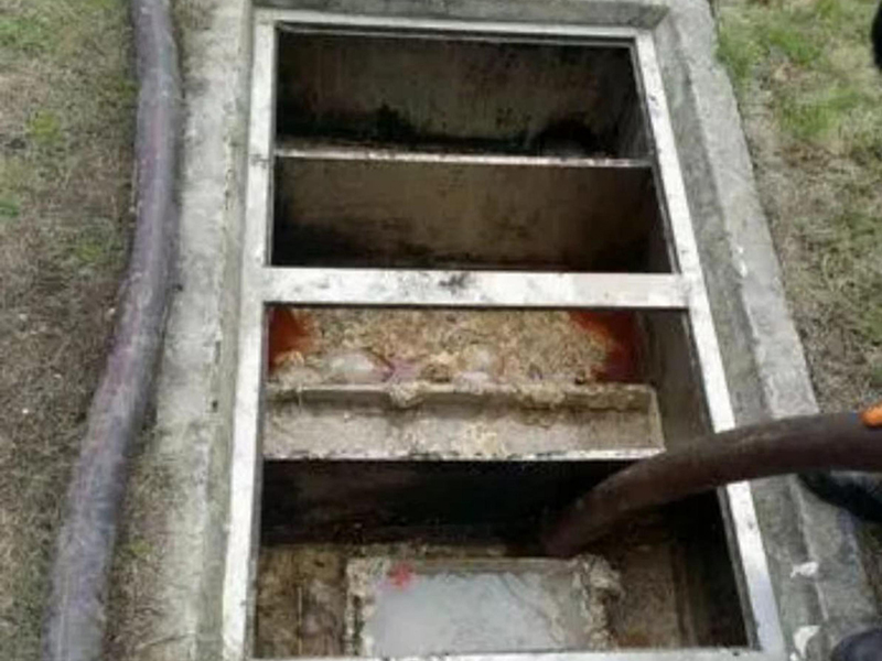 大安镇隔油池清理