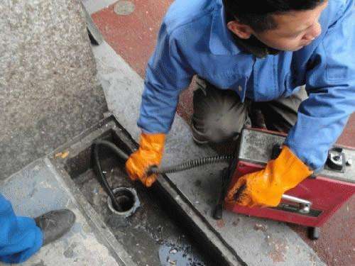 大安镇疏通下水道