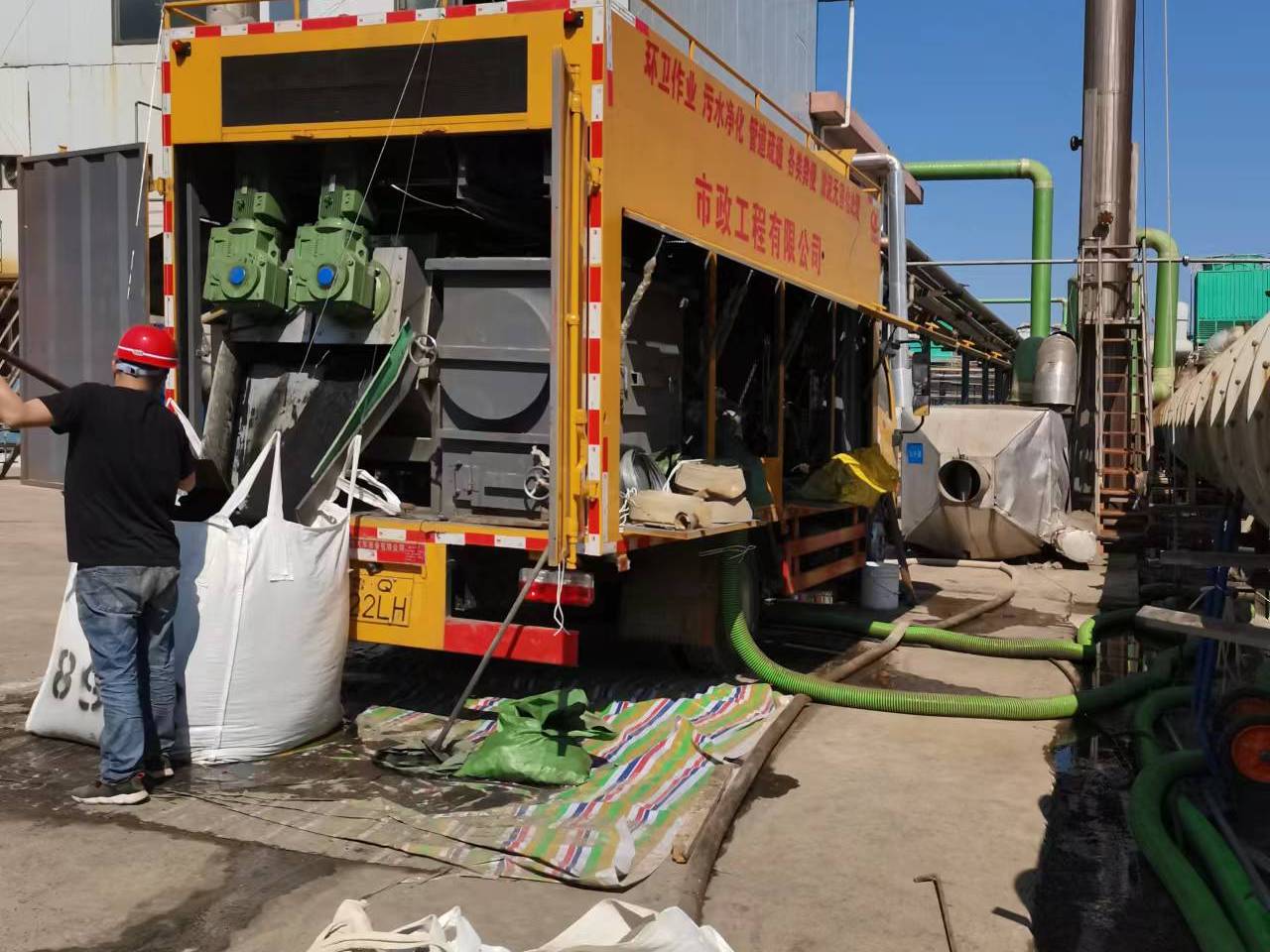 大安镇淤泥压干处理